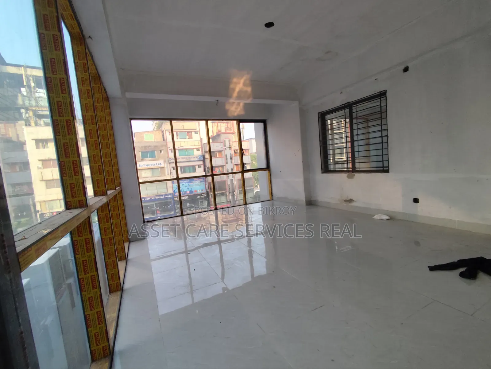 কুড়িলে ২১০০ বর্গফুটের কমার্শিয়াল ওপেন স্পেস ভাড়া হবে