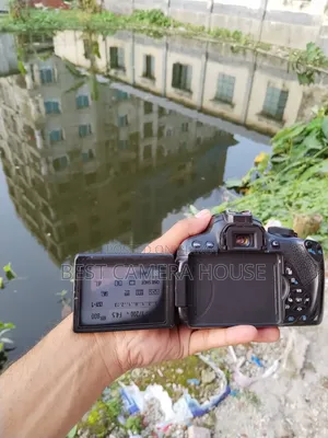 ৭০০ডি + ১৮-৫৫ মিমি এসটিএম