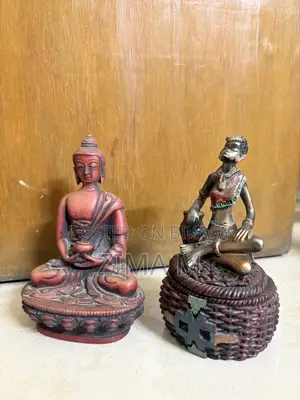 Showpiece Figurines (Dolls)