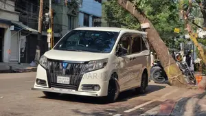Toyota Esquire 1.8 FWD Hybrid (7 Seater) 2017 Pearl