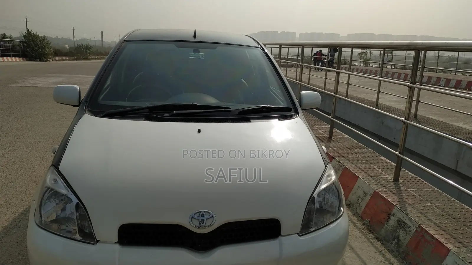 Toyota Vitz 1.5 FWD 5dr 1999 Beige