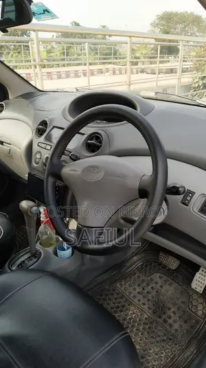 Toyota Vitz 1.5 FWD 5dr 1999 Beige