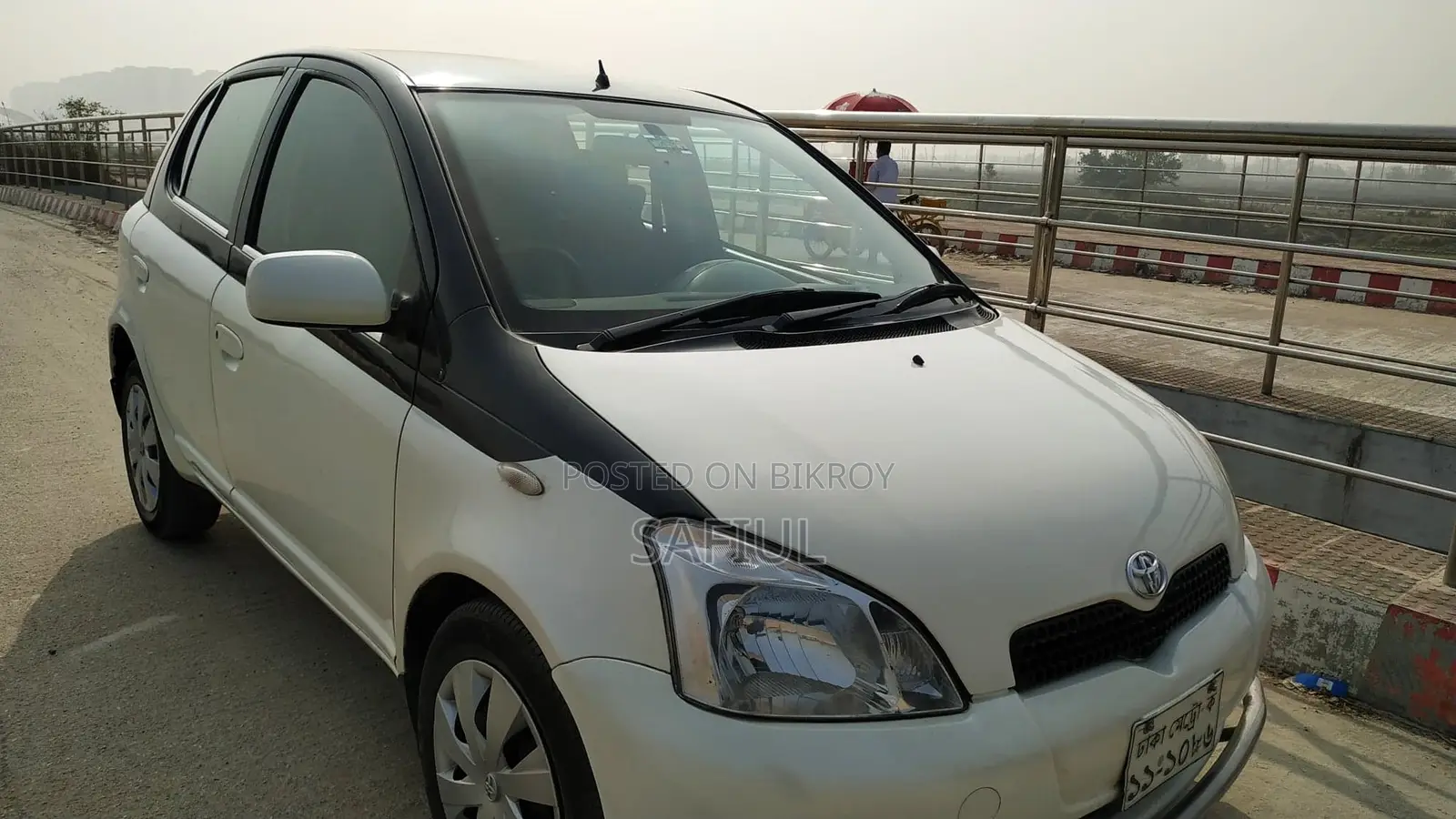Toyota Vitz 1.5 FWD 5dr 1999 Beige