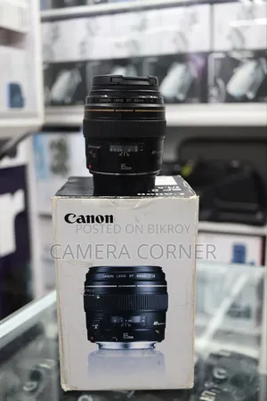 Canon 85mm 1.8 Lens