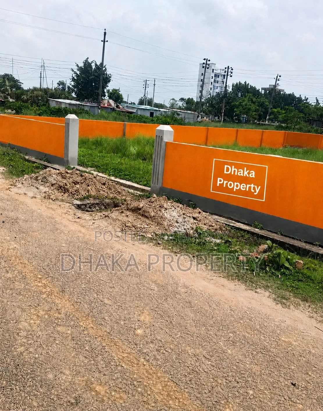 30ft Rd 5 Katha South at Sector-16/G