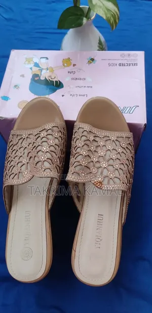 নতুন লেডিস জুতা বিক্রি হবে