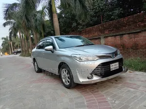 Toyota Axio 1.5 Hybrid 2WD 2015 Silver