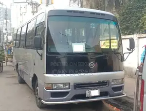 নিসান সিভিলিয়ান ২০১১ গোল্ড