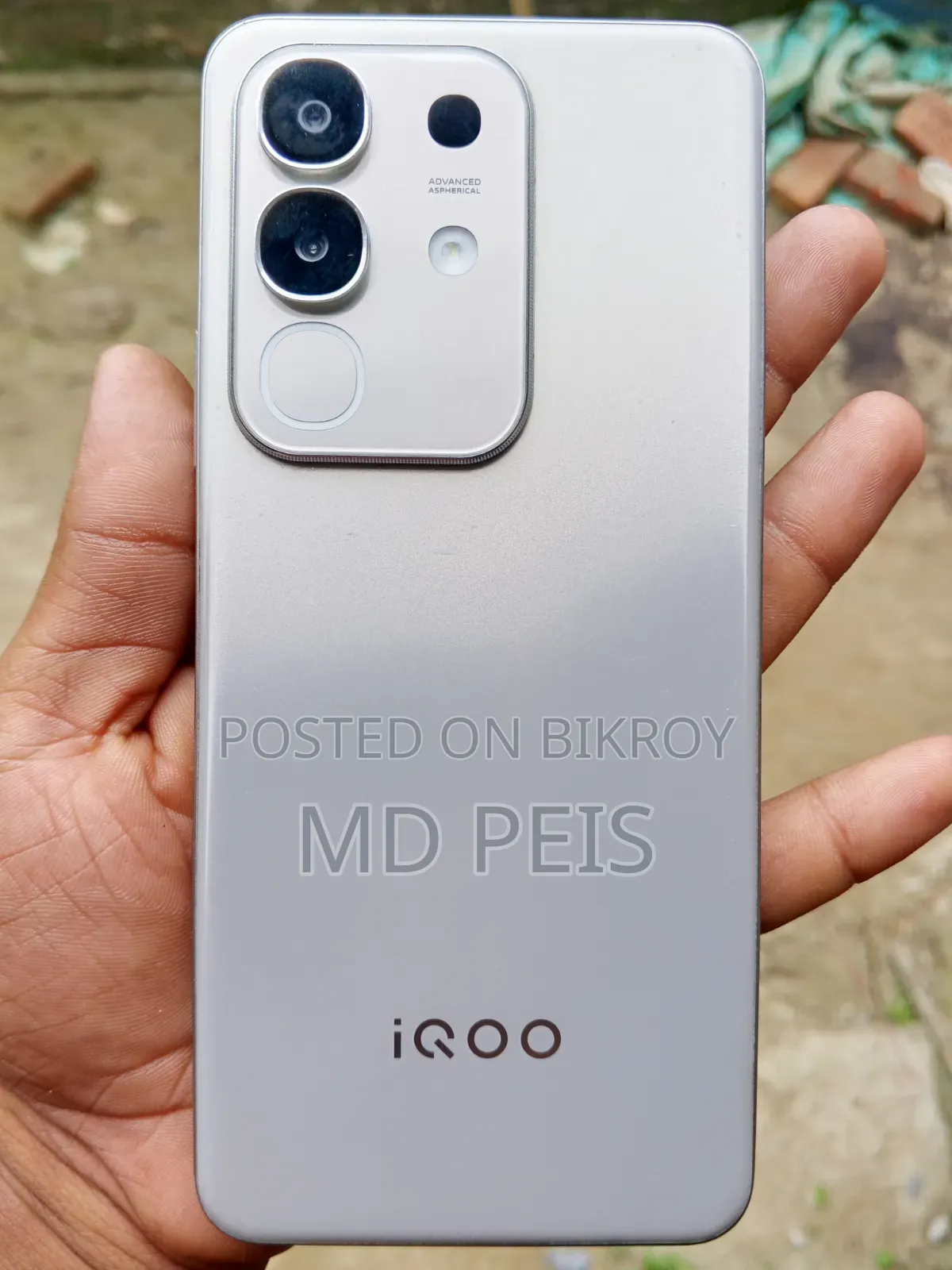 iQOO 8 GB Silver