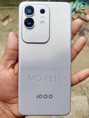 iQOO 8 GB Silver