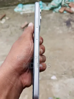 iQOO 8 GB Silver