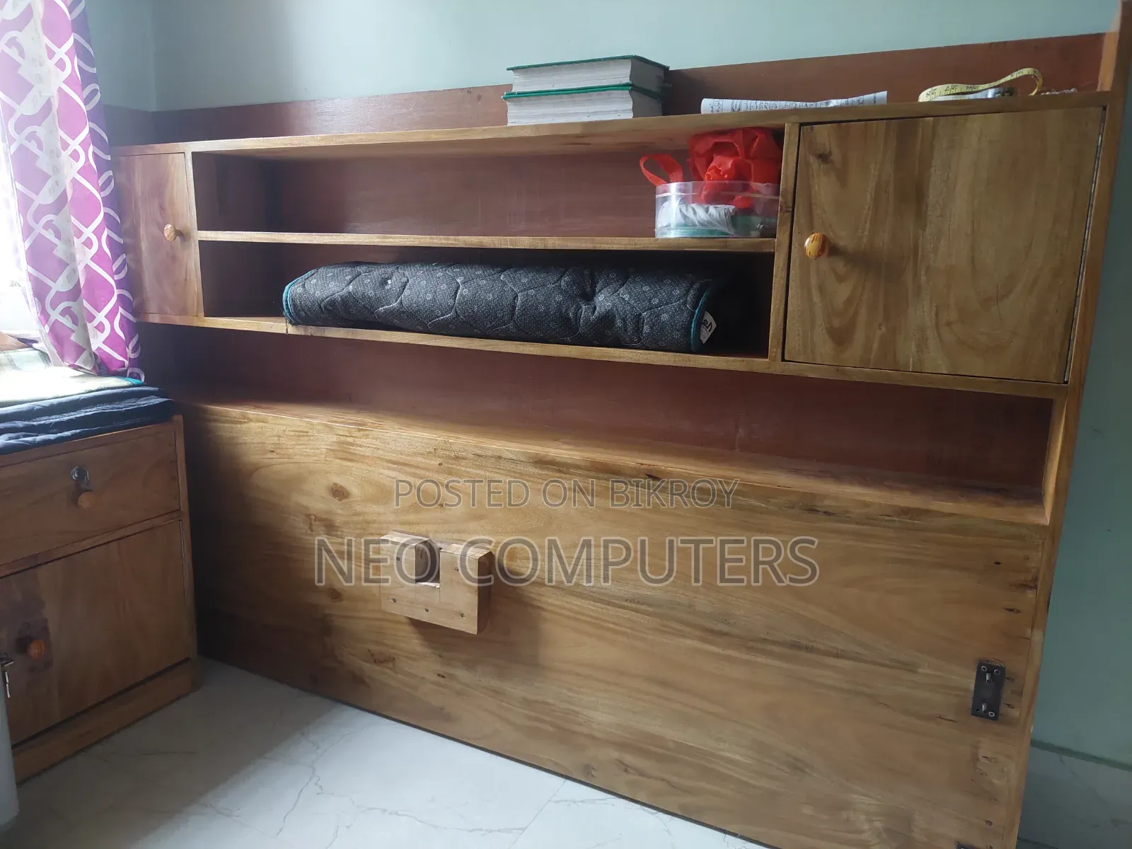৮১ কাঠের বক্স খাট
