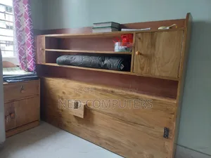 ৮১ কাঠের বক্স খাট