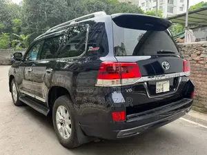 Toyota Land Cruiser 4.5 V8 VXR 2018 Blue