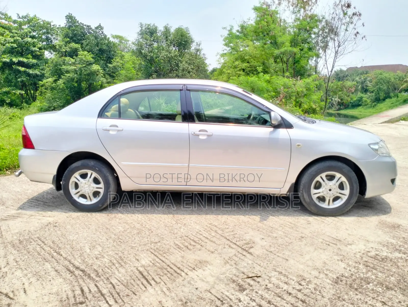টয়োটা করোলা ২০০৫ সিলভার