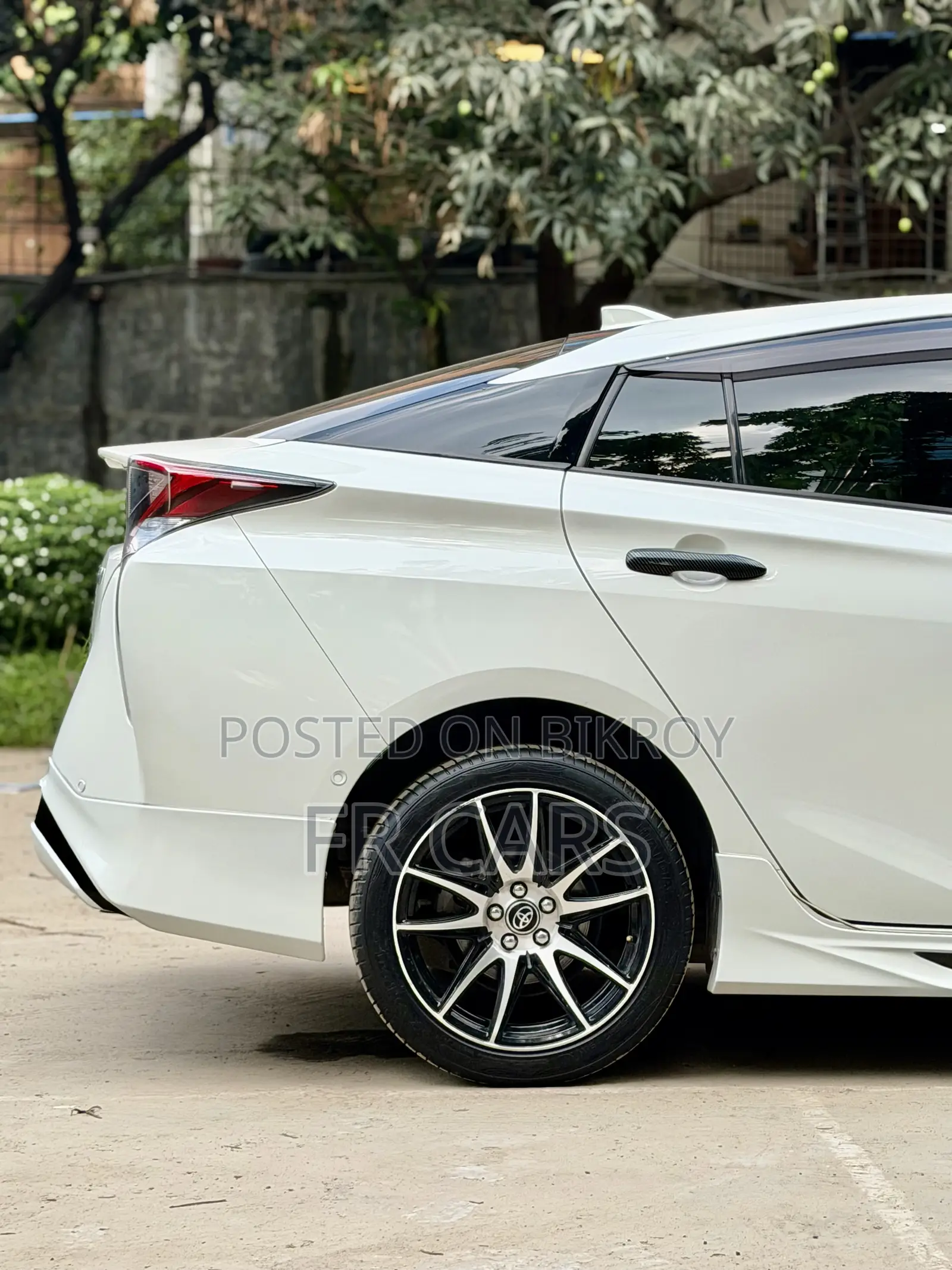 Toyota Prius Four Touring 2018 Pearl
