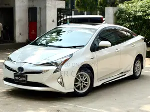 Toyota Prius Four Touring 2017 Pearl