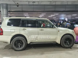 Mitsubishi Pajero 1999 White