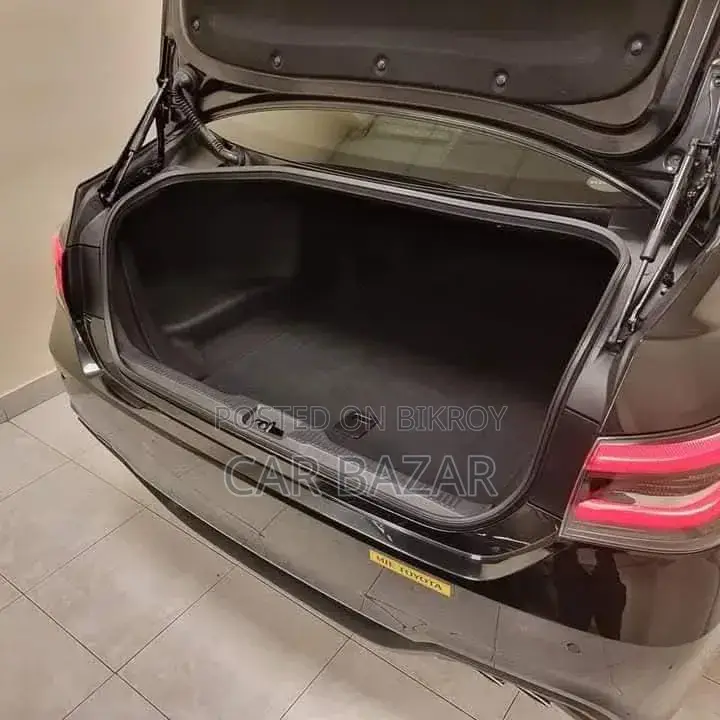 টয়োটা ক্রাউন ২০১৮ কালো