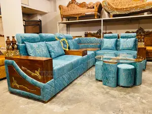 কর্নার সোফা সাথে রাউন্ড টেবিল
