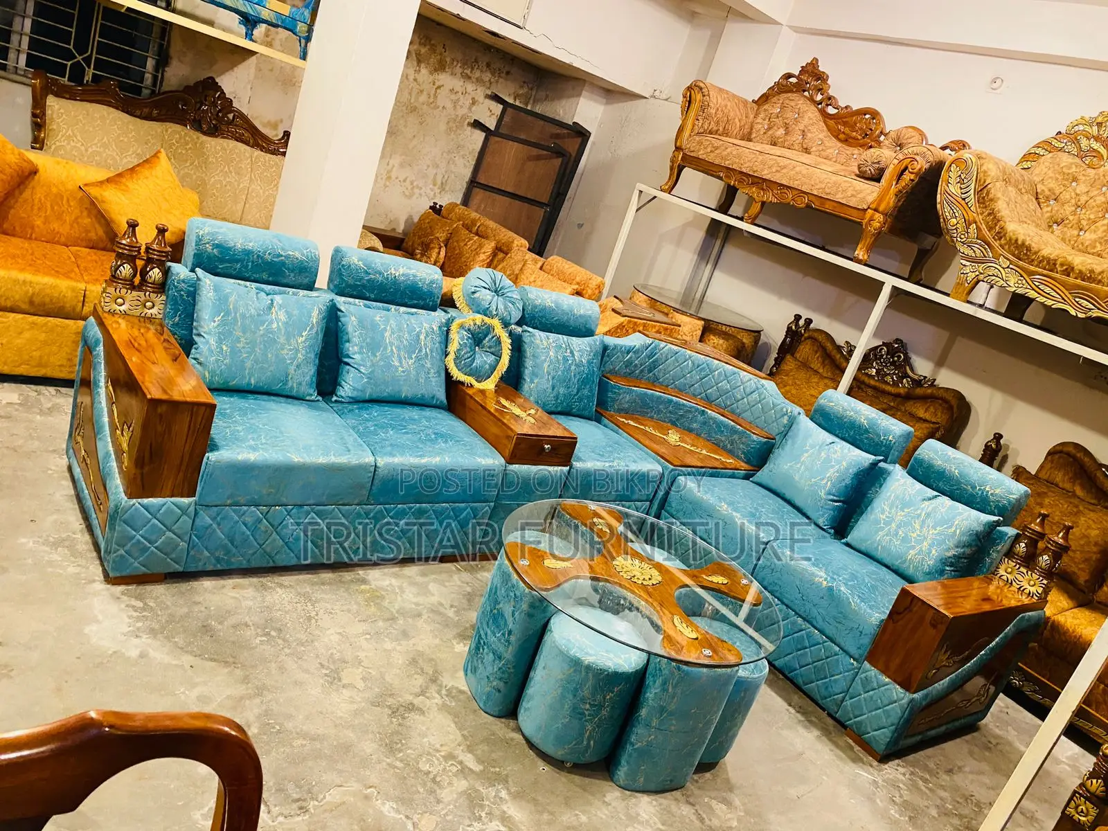 Corner Sofa with Round Table
