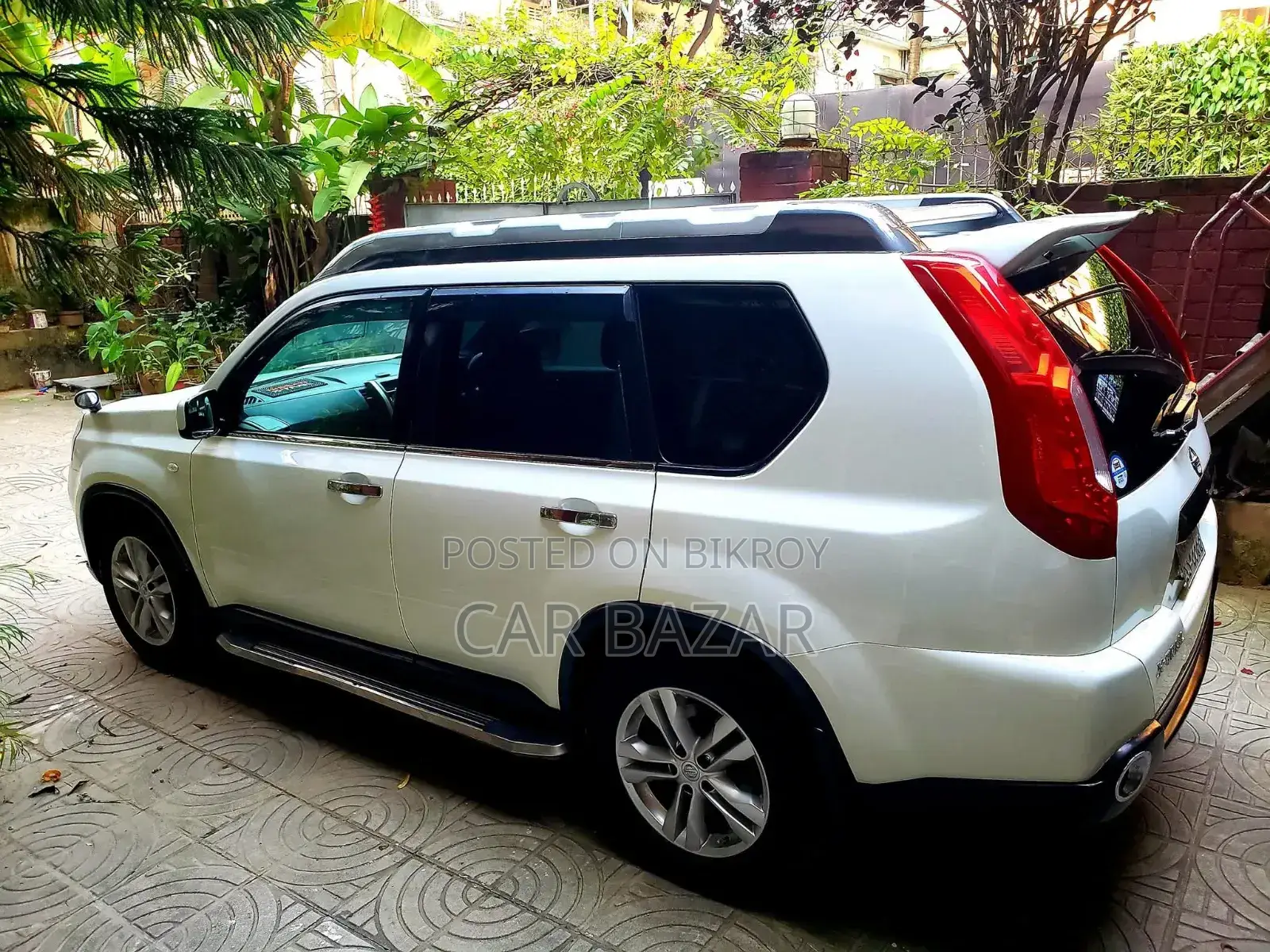 Nissan X-Trail 2.0 Petrol XE 2011 White