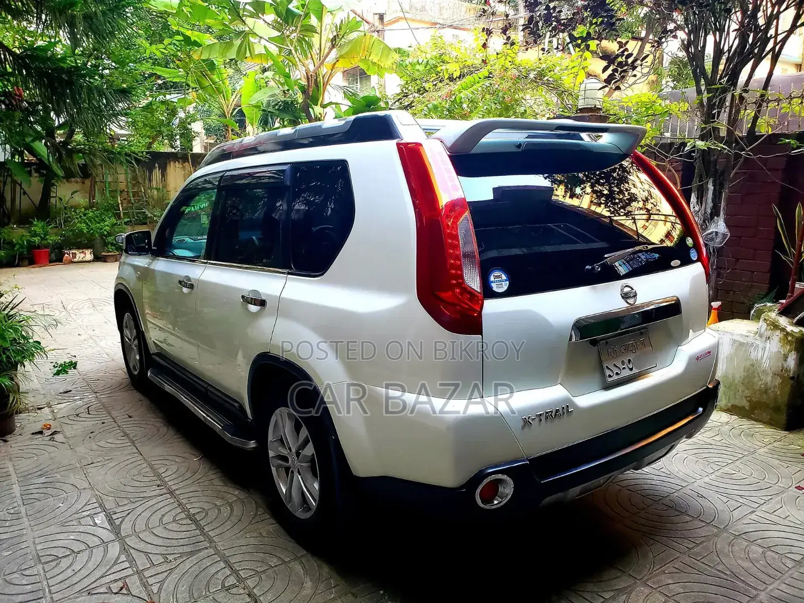 Nissan X-Trail 2.0 Petrol XE 2011 White