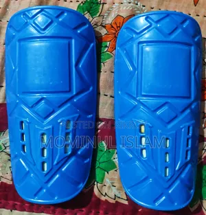 ফুটবল খেলার জন্য উন্নত মানের নীল রঙের শিন গার্ড (Shin Guard)