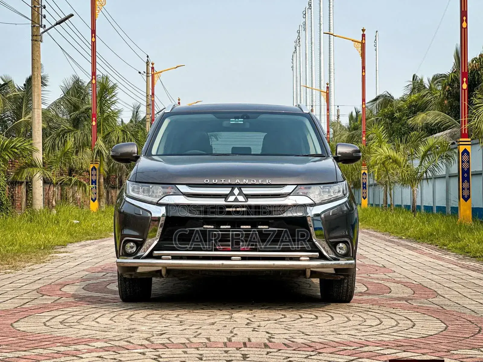 মিতসুবিশি আউটল্যান্ডার ২০১৭ গ্রে