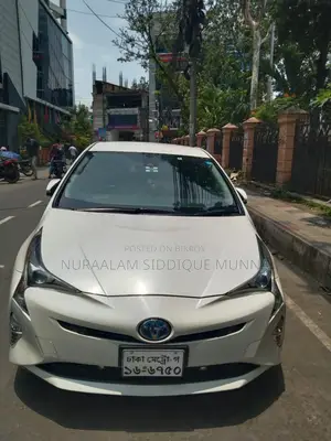 টয়োটা প্রিউস ২০১৮ পার্ল