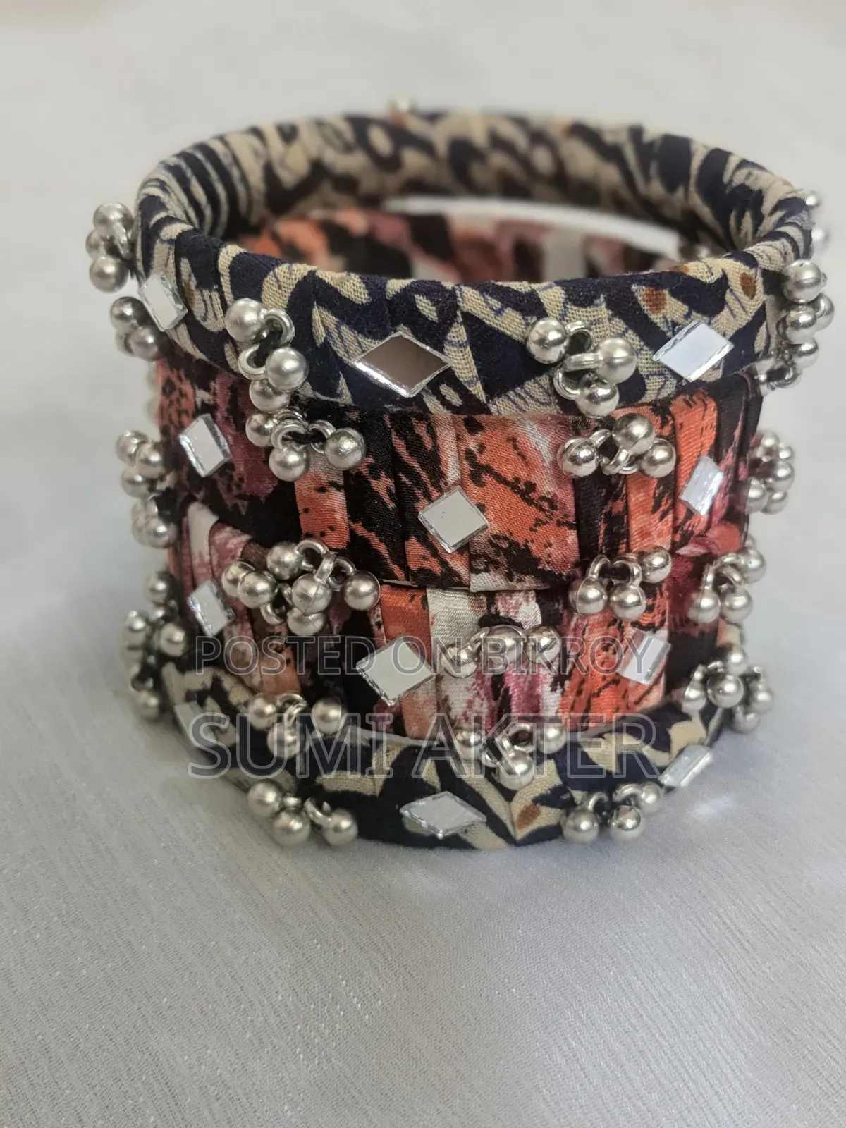 হাতে তৈরি চুড়ি