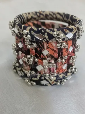 হাতে তৈরি চুড়ি