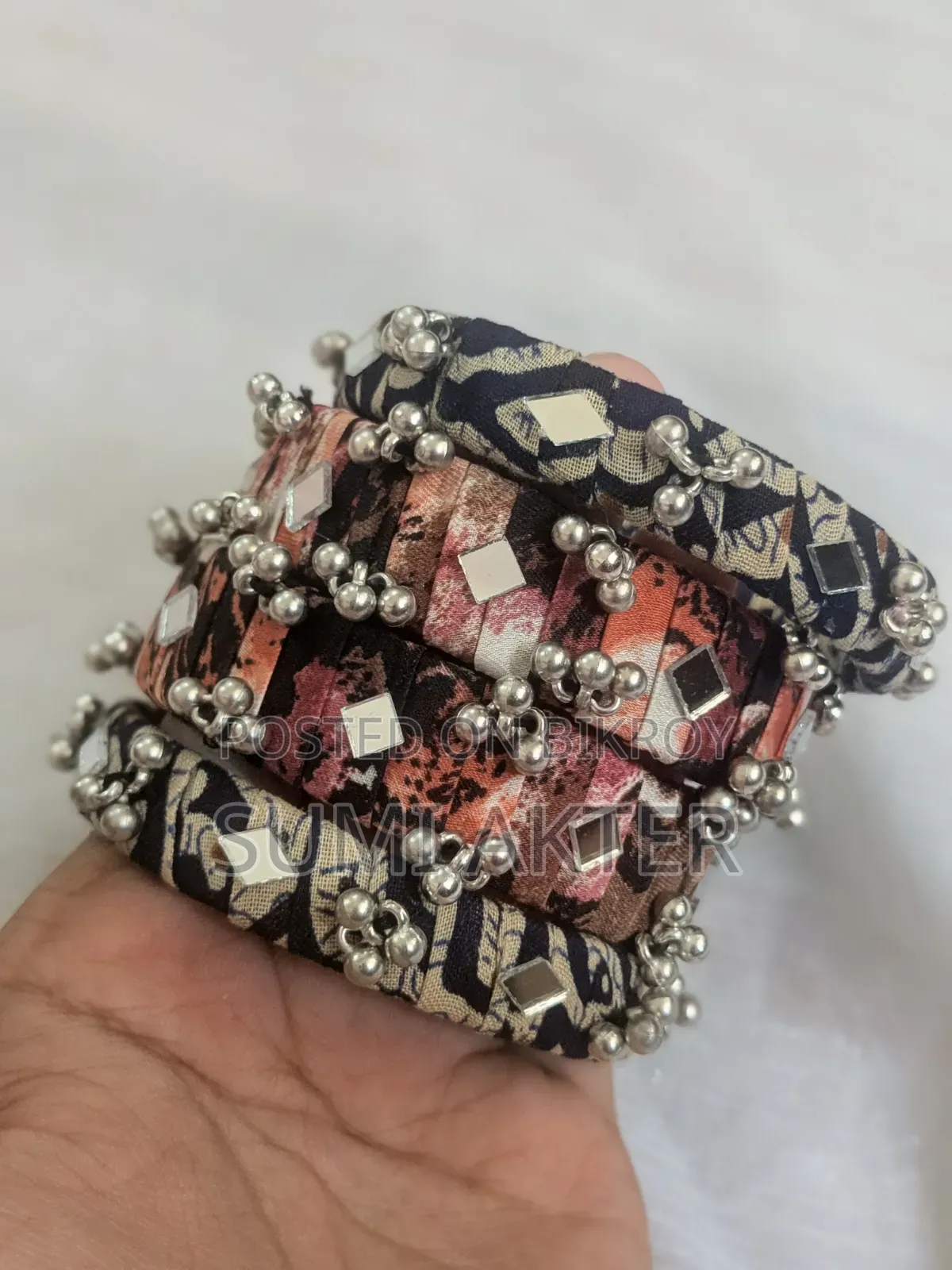 হাতে তৈরি চুড়ি