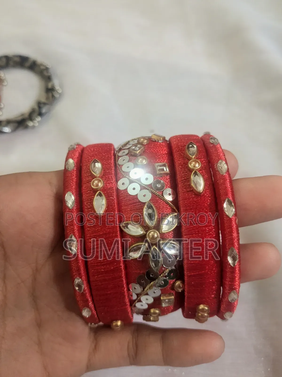 হাতে তৈরি চুড়ি