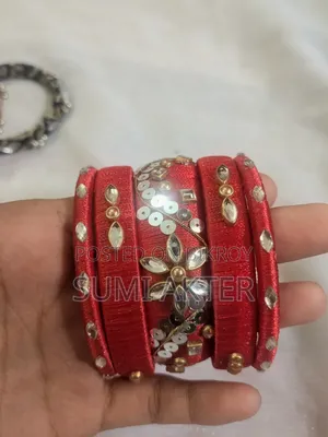 হাতে তৈরি চুড়ি