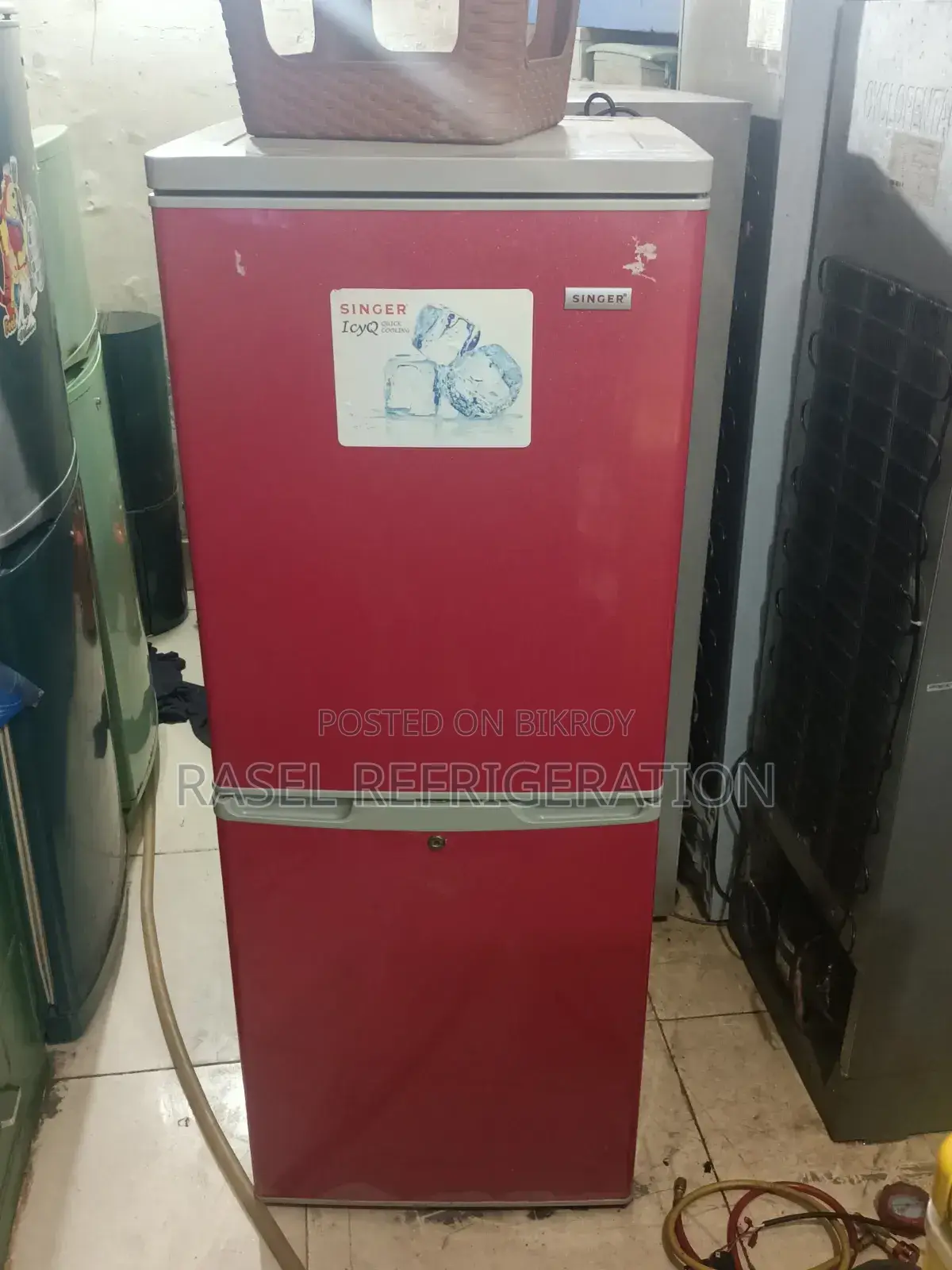 14 CFT running Singer company fridge for sale.