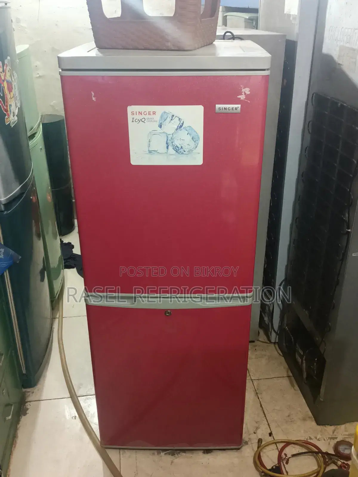 14 CFT running Singer company fridge for sale.