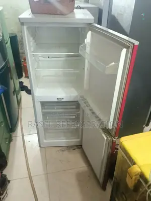 14 CFT running Singer company fridge for sale.