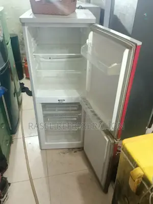 14 CFT running Singer company fridge for sale.