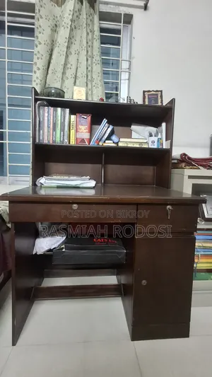 স্টাডি ডেস্ক