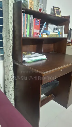 স্টাডি ডেস্ক