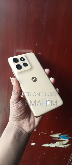 নতুন মটোরোলা এজ ৫০ নিও ২৫৬ জিবি রোজ গোল্ড
