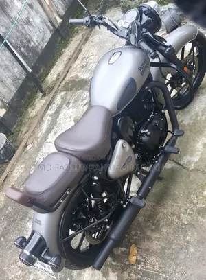 Royal Enfield Classic 350 2025 Gray
