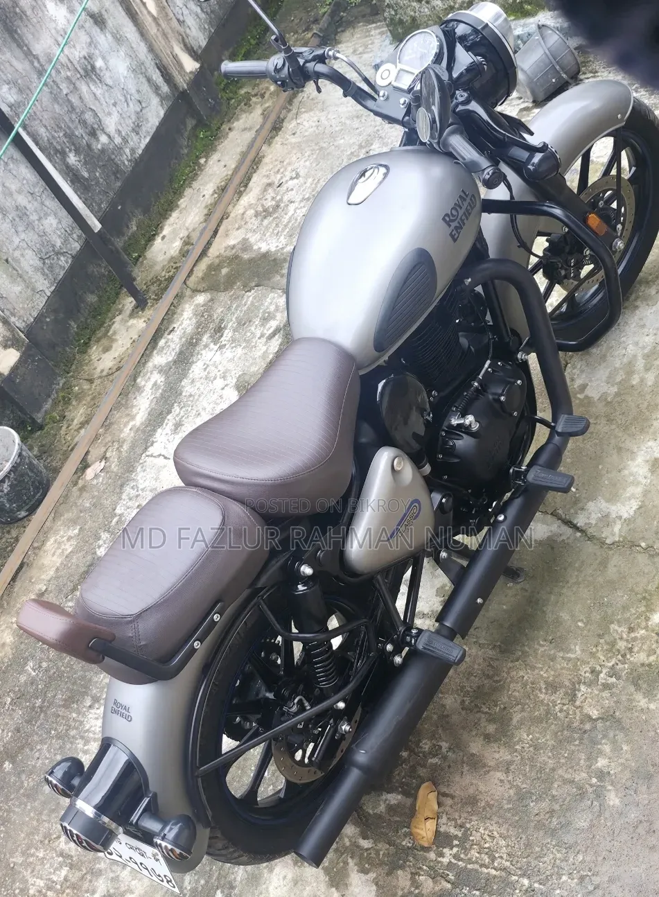 Royal Enfield Classic 350 2025 Gray