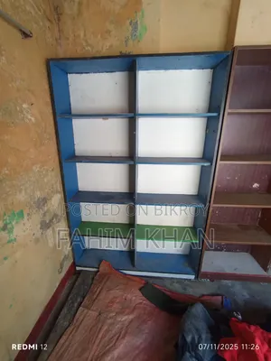 মুদি দোকান শেলফ