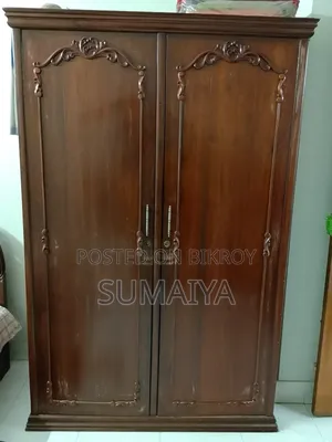 কাঠের আলমারি