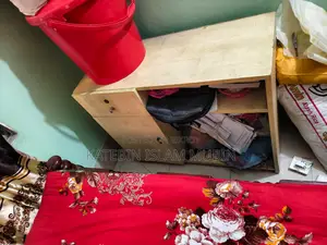 ক্যাশ/কম্পিউটার টেবিল