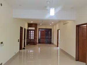 বনানীর অনিক রিয়েল এস্টেটে ৩ বেডরুমের অ্যাপার্টমেন্ট ভাড়া হবে