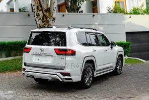 Toyota Land Cruiser LC300 2023 White