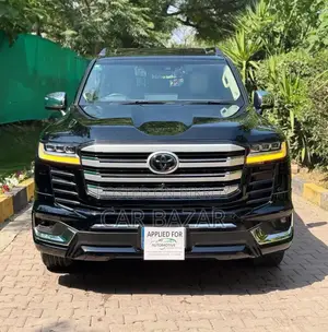 টয়োটা ল্যান্ড ক্রুজার LC300 ২০২৩ কালো